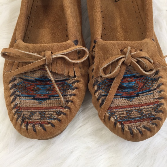 Minnetonka Moccasins Woven Aztec Print Slip On - Picture 4 of 8